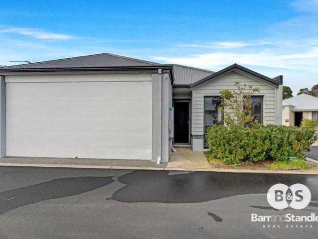 Low Maintenance Living On The Doorstep of The Marina & Beach!