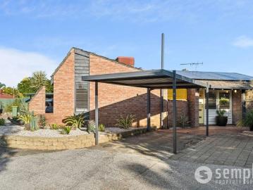 The most beautiful Parkwood listing!