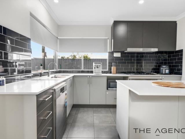 LOW MAINTENANCE LIVING AND SPACIOUS YARD !