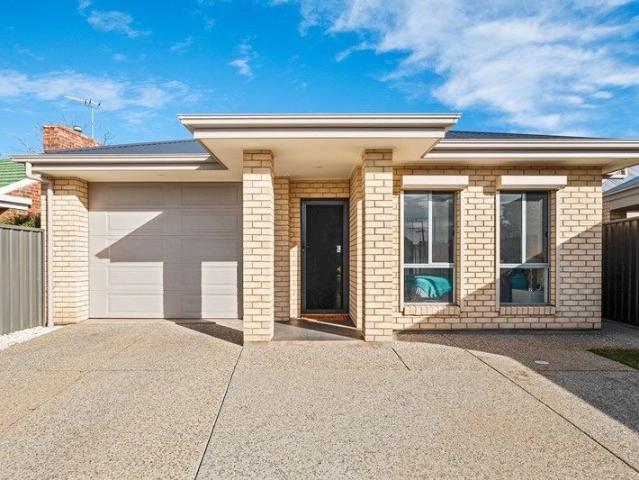 Low Maintenance Living Between the City and the Sea