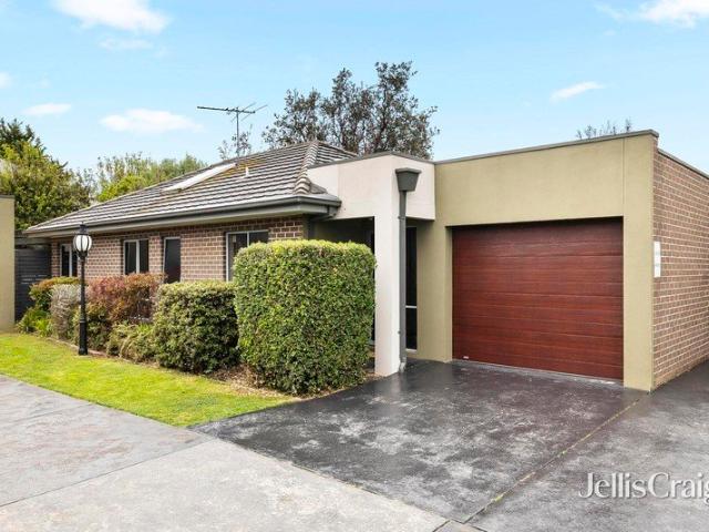Low Maintenance Living Close to Amenities and Beach