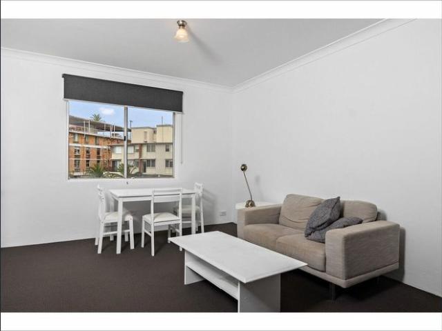 LOW MAINTENANCE LIVING CLOSE TO BEACHES, CAFÉS AND PARKS