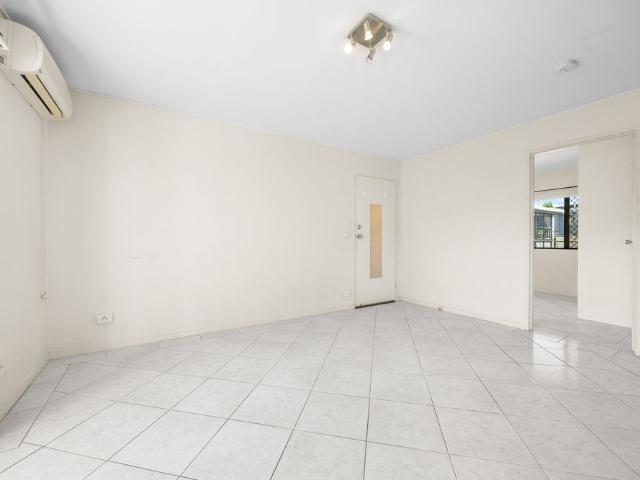 LOW MAINTENANCE LIVING CLOSE TO THE CBD!