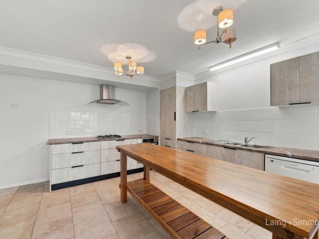 Low Maintenance Living Close to UNE & the CBD