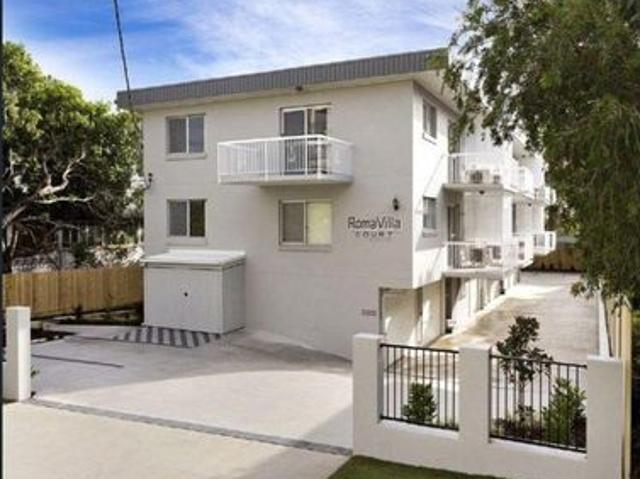 Low Maintenance Living Conveniently Located!