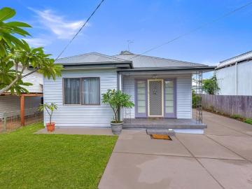 Low Maintenance Living | Cosy Cottage with Private Studio & Garden