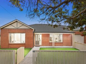 Low Maintenance Living, Ideal for Lifestyle or Investment