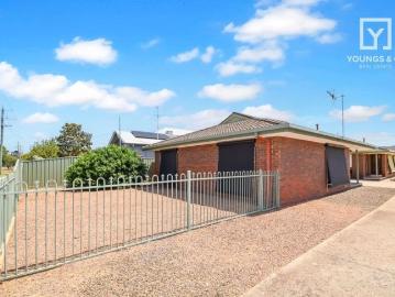 Low Maintenance Living Ideal Location