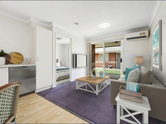 LOW MAINTENANCE LIVING IN OVER 55S VILLAGE IN OXFORD CREST