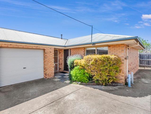 Low Maintenance Living in a Convenient Werribee Location! APPLICATIONS NOW OPEN