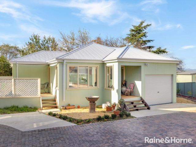 LOW MAINTENANCE LIVING IN A CONVENIENT WEST BATHURST LOCATION