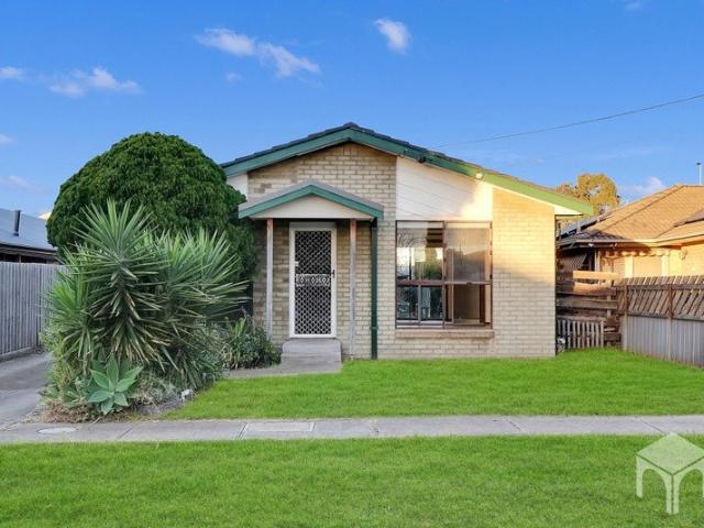 Low Maintenance Living in a Convenient Altona Meadows Location