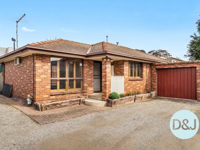 Low Maintenance Living in a Convenient Cranbourne Location