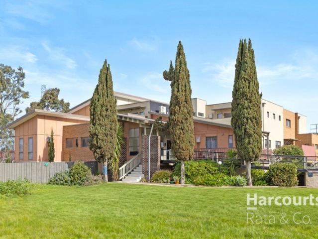 Low Maintenance Living in a Convenient Fawkner Location