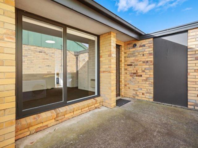 Low Maintenance Living in a Convenient Frankston Location