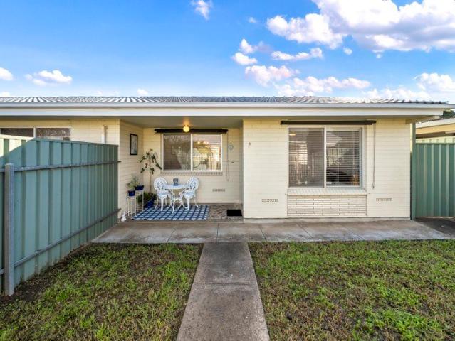 Low Maintenance Living in a Convenient Greenacres Location