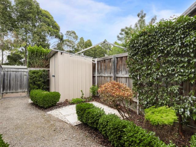 Low Maintenance Living in a Convenient Lilydale Location