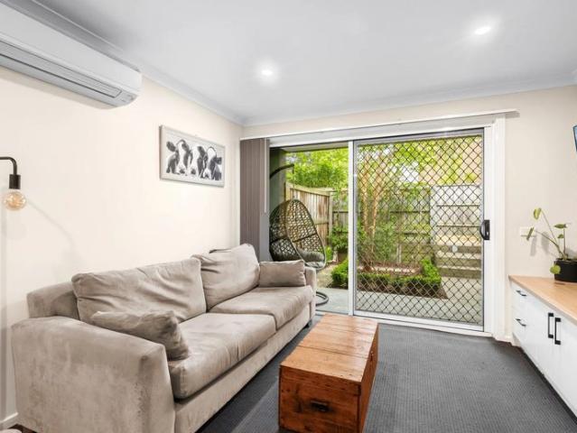 Low Maintenance Living in a Convenient Lilydale Location