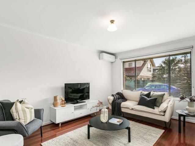 Low maintenance living in a convenient location