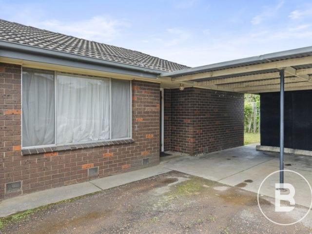 LOW MAINTENANCE LIVING IN A CONVENIENT LOCATION