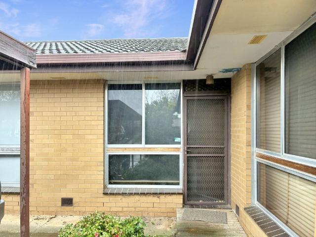 Low Maintenance Living in a Convenient Location