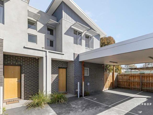 Low Maintenance Living in a Convenient Location