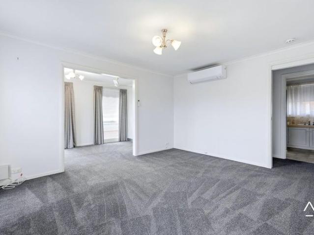 Low Maintenance Living in a Convenient Location of Summerhill