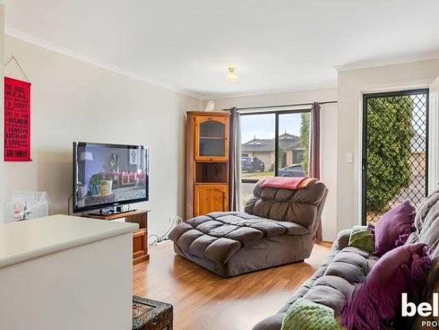 Low Maintenance Living in a Convenient Munno Para West Location
