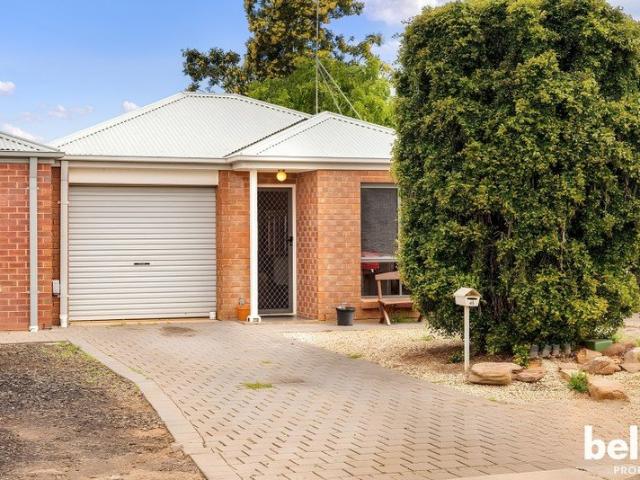 Low Maintenance Living in a Convenient Munno Para West Location