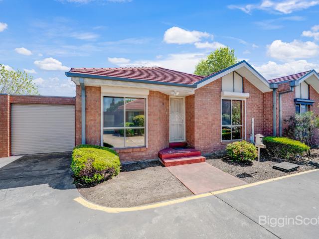 Low Maintenance Living in a Convenient Reservoir Location