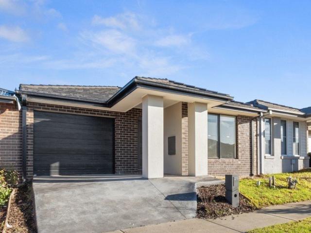 Low Maintenance Living in a Family Friendly Neighbourhood