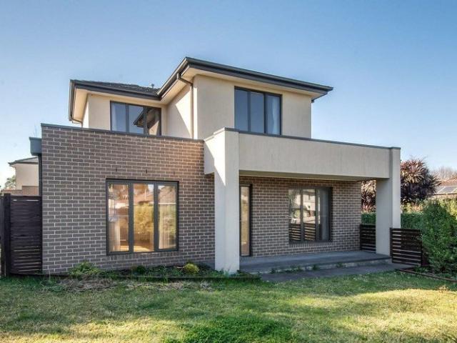 Low Maintenance Living in a Leafy Eastern Pocket