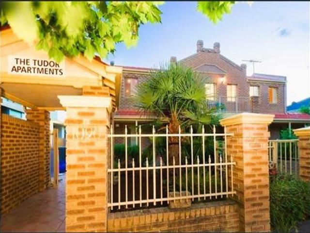 Low maintenance living in a magnificent location!
