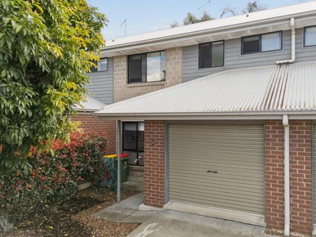 Low Maintenance Living in a Sought After Thornlands Complex