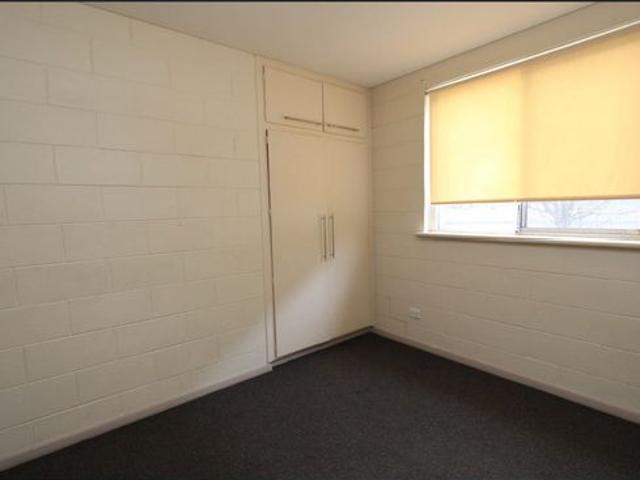 Low maintenance living in a secure, convenient location!