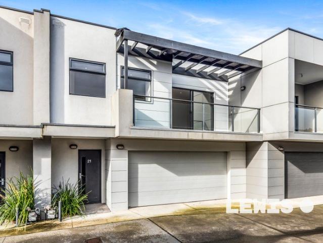 Low Maintenance Living in a Superb Seaside Setting