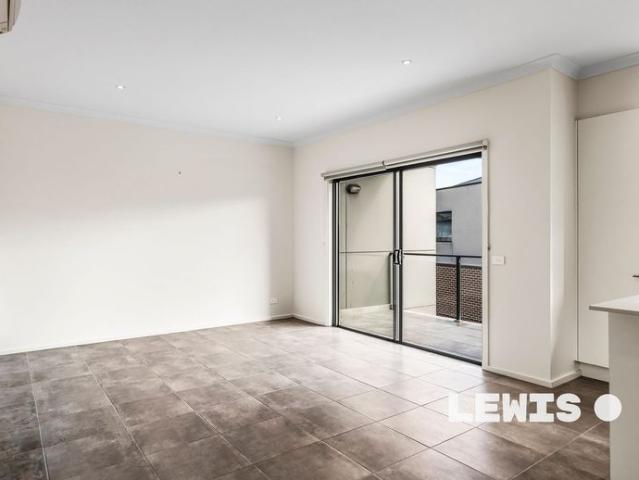 Low Maintenance Living in a Superb Seaside Setting