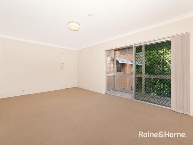 Low Maintenance Living in a Perfect Location!