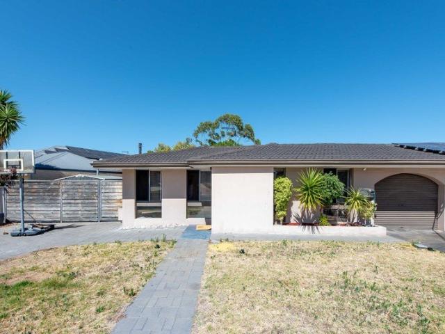 Low maintenance living in a prime Coastal location!