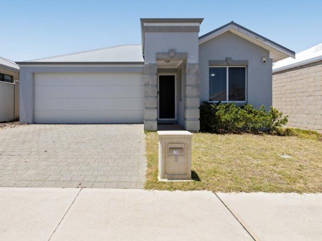 Low Maintenance Living in a Prime Coastal Location