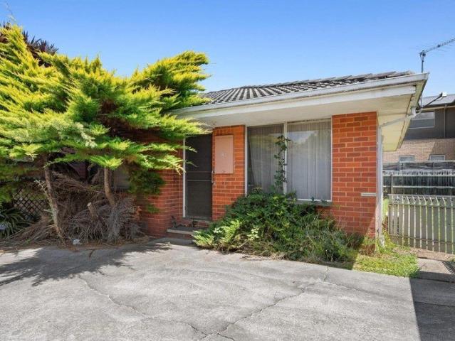 Low Maintenance Living in a Prime Location * PLEASE NOTE UNIT 1 IS ALSO FOR RENT FPR $550/WEEK