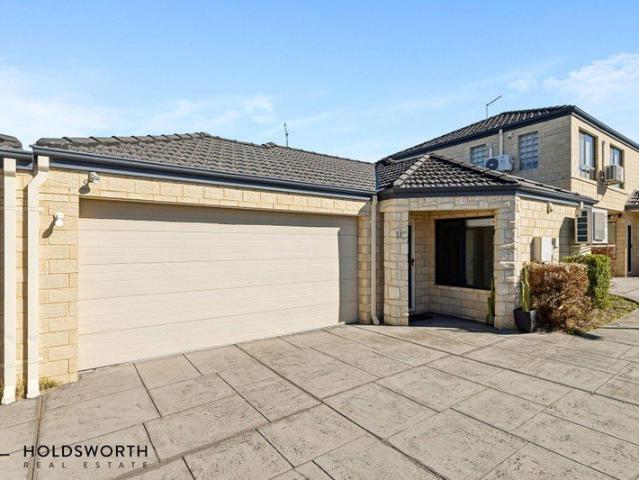 Low Maintenance Living in a Prime Lifestyle Pocket Walk to Everything!
