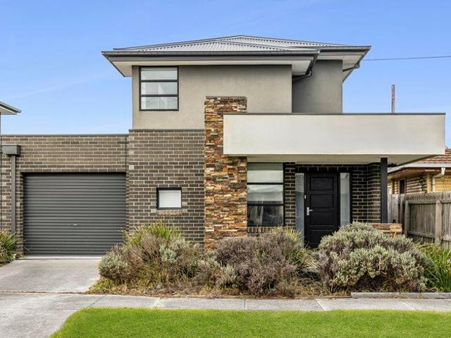 Low Maintenance Living in a Prime Norlane Location