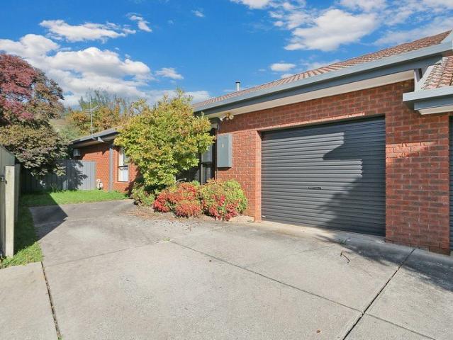Low Maintenance Living in a Quiet Court Location