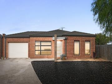 Low Maintenance Living in a Quiet Court Location