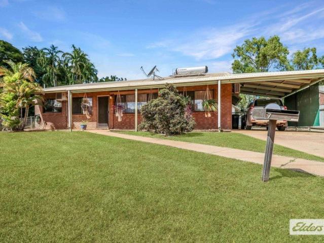 Low Maintenance Living in a Quiet Cul de Sac Beautifully Renovated & MOVE IN READY