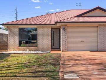Low Maintenance Living in a Quiet Kearneys Spring Pocket