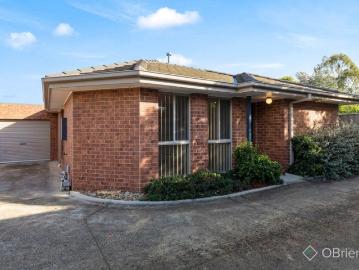 Low Maintenance Living in a Quiet Sydenham Pocket 1 of 3