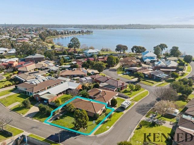 Low Maintenance Living in an Ideal Location