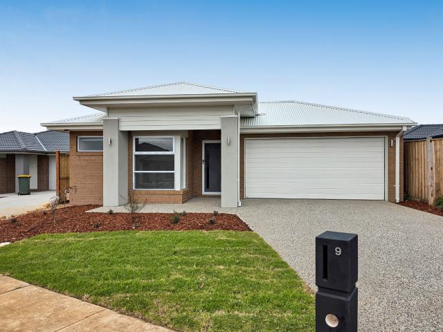Low maintenance living in Charlemont